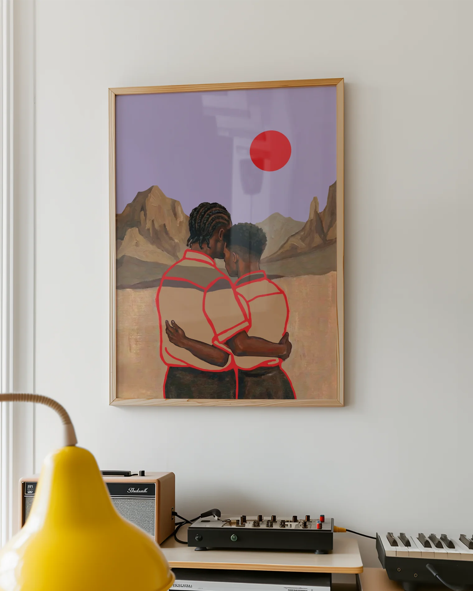 En poster som föreställer två män i en omfamning framför en vacker bergskedja, röd sol och lila himmel.