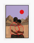 En poster som föreställer två män i en omfamning framför en vacker bergskedja, röd sol och lila himmel.